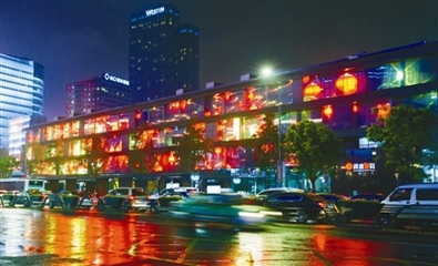 今年十一中山路新景觀盛裝綻放 夢幻燈光扮靚"夜寧波"